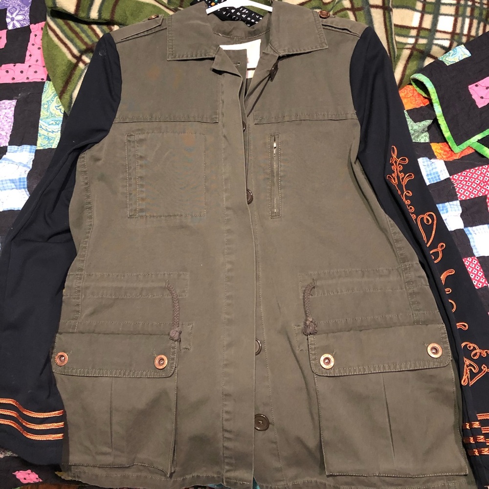 Buckle military like jacket